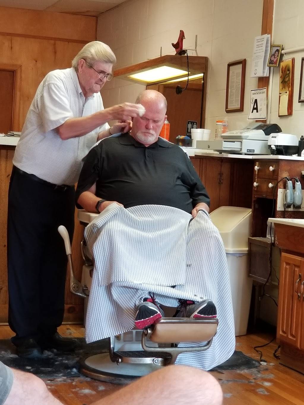 Blackmons Barber Shop | 5887 Old U.S. Hwy 52, Lexington, NC 27295, USA | Phone: (336) 731-6016