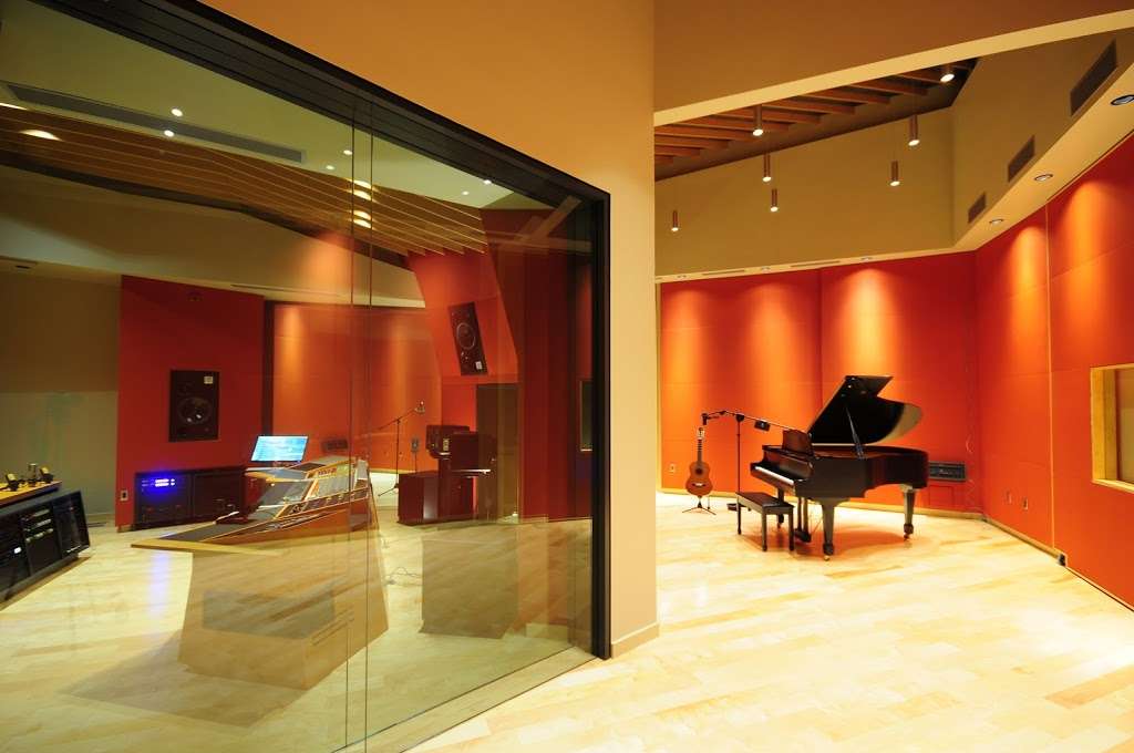 Beltway Studios | 3371 North Sam Houston Pkwy W, Houston, TX 77038, USA | Phone: (281) 821-3737