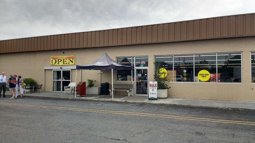 Big Yellow House Too | 118 Fairfax Pike, Stephens City, VA 22655, USA | Phone: (540) 508-0557