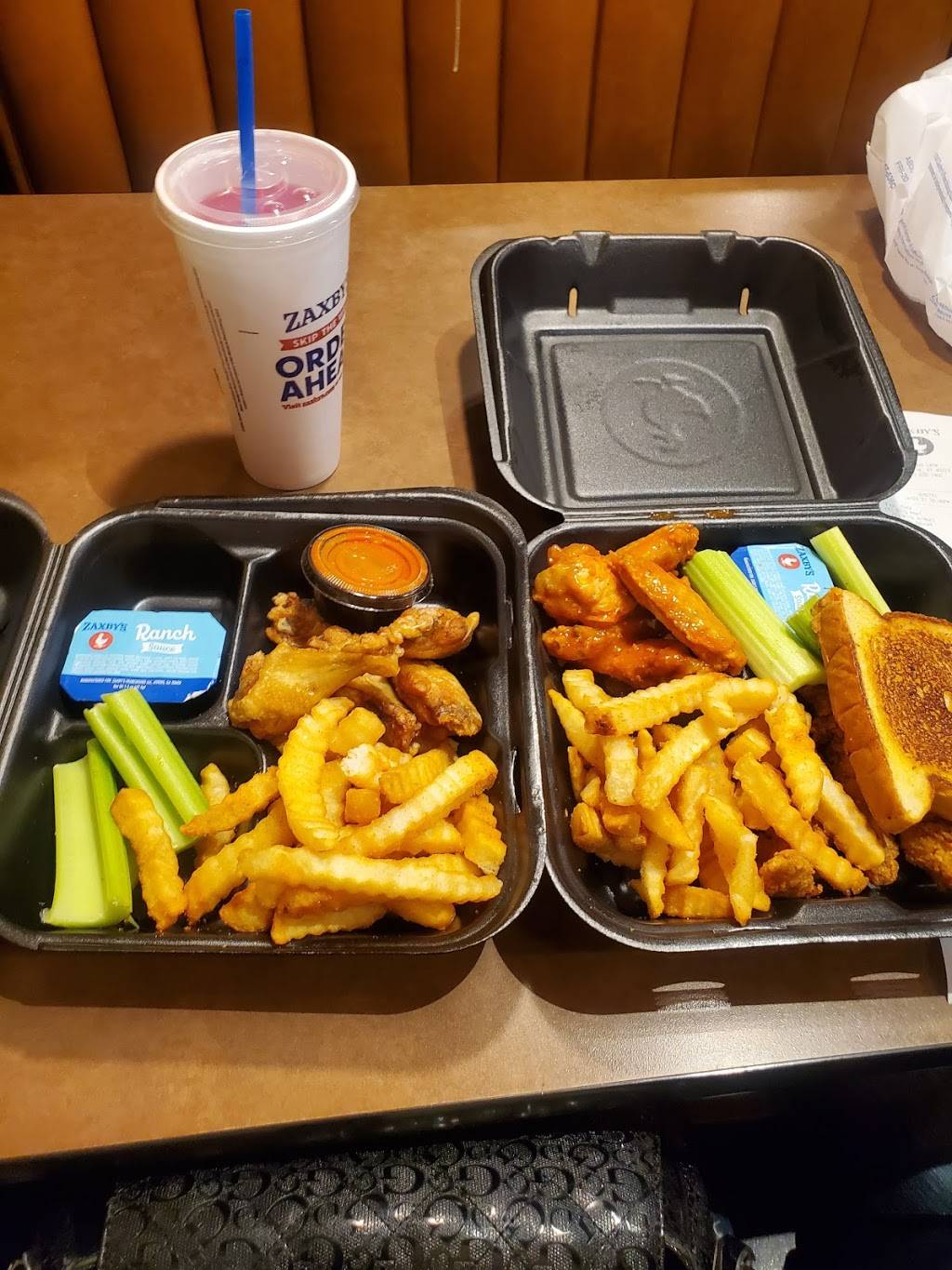 Zaxbys Chicken Fingers & Buffalo Wings | 5025 Mud Ln, Louisville, KY 40229, USA | Phone: (502) 632-1400