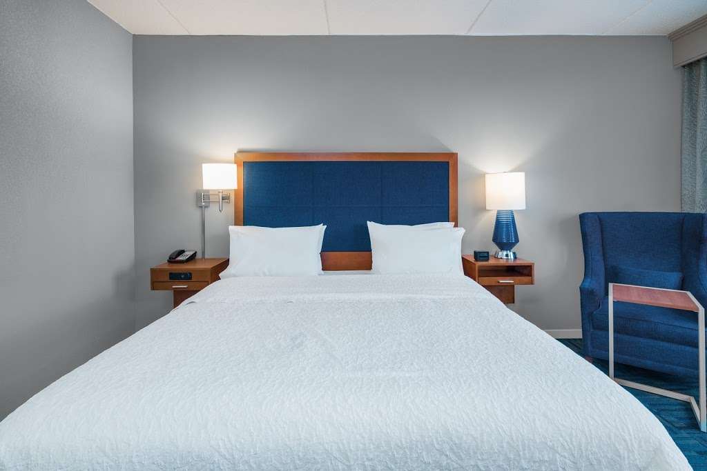 Hampton Inn & Suites Newburgh Stewart Airport | 1 Crossroads Ct, Newburgh, NY 12550, USA | Phone: (845) 567-9100