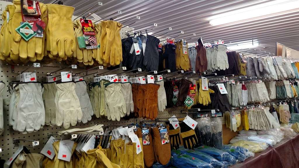 Scotts Bargain Barn | 4025 MO-10, Excelsior Springs, MO 64024, USA | Phone: (816) 637-5326