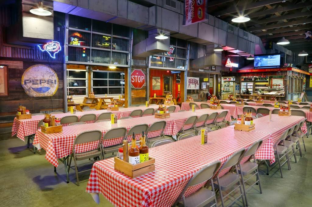 Rudys "Country Store" and Bar-B-Q | 6800 North Freeway Service Rd W E, Fort Worth, TX 76137 | Phone: (682) 703-7043