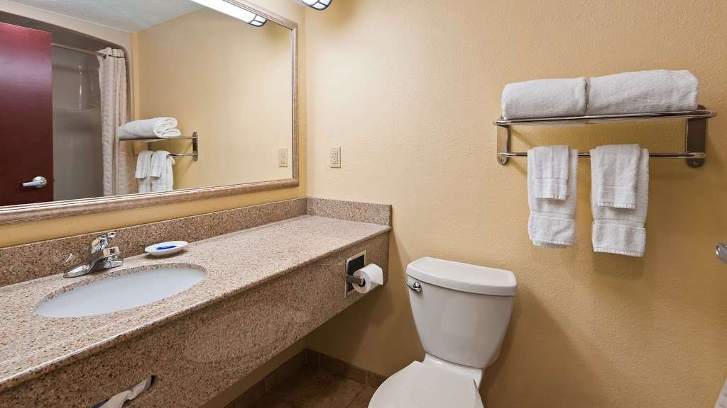 Best Western Plus Crossroads Inn & Suites | 135 Wood Ridge Terrace, Zion Crossroads, VA 22942 | Phone: (540) 832-1700