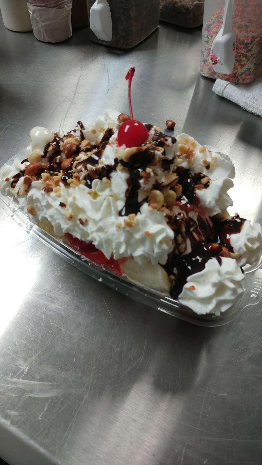 Johnnys Ice Cream | 1038 1098, E Bluff St, Marseilles, IL 61341