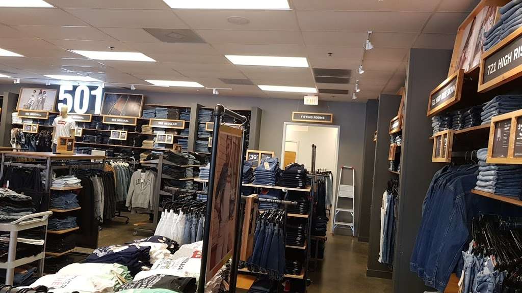 Levi's Outlet Store at Lake Buena Vista Factory Stores - 15537 FL-535,  Orlando, FL 32821