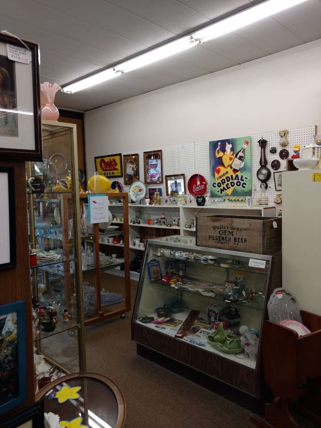 School Days Mall Antiques | 9500 Durand Ave, Sturtevant, WI 53177, USA | Phone: (262) 886-1069