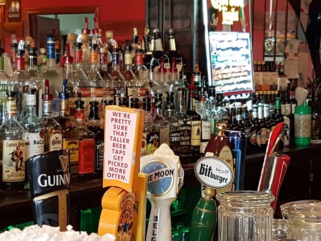 Steinys Pub | 3 Hyatt St, Staten Island, NY 10301, USA | Phone: (718) 442-9526