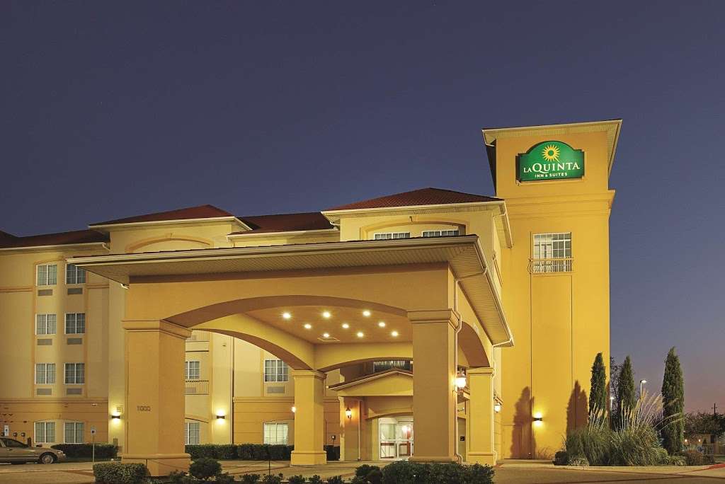 La Quinta Inn & Suites by Wyndham Dallas - Hutchins | 1000 Dowdy Ferry Rd, Hutchins, TX 75141 | Phone: (214) 269-1015