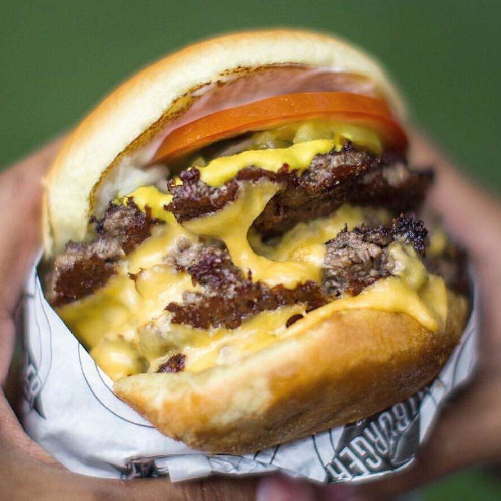 Fatburger | 650 N Moorpark Rd, Thousand Oaks, CA 91360, USA | Phone: (805) 370-8220