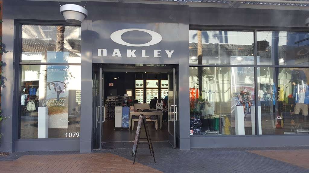 Oakley Store | 2000 E Rio Salado Pkwy Ste 1079, Tempe, AZ 85281, USA | Phone: (480) 966-0261