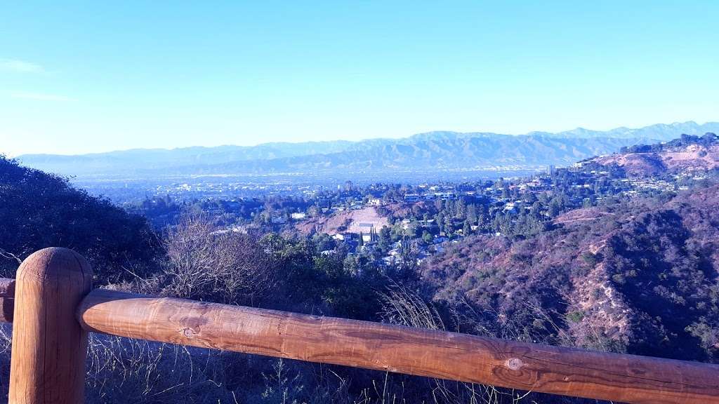 Dead Man Overlook | 8591 Mulholland Dr, Los Angeles, CA 90046, USA | Phone: (310) 589-3200