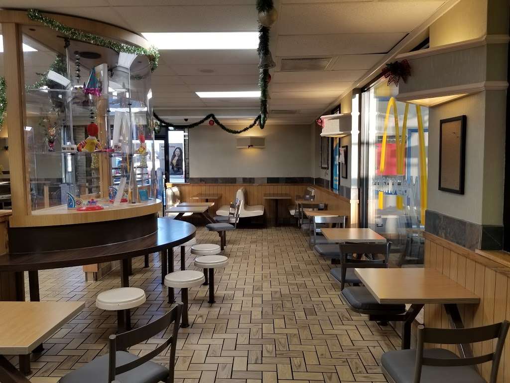 McDonalds | 6430 S Cicero Ave, Chicago, IL 60638, USA | Phone: (773) 284-8996