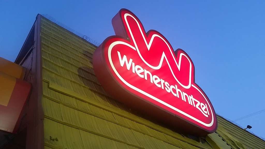 Wienerschnitzel | 230 N Gaffey St, San Pedro, CA 90731, USA | Phone: (310) 831-4486