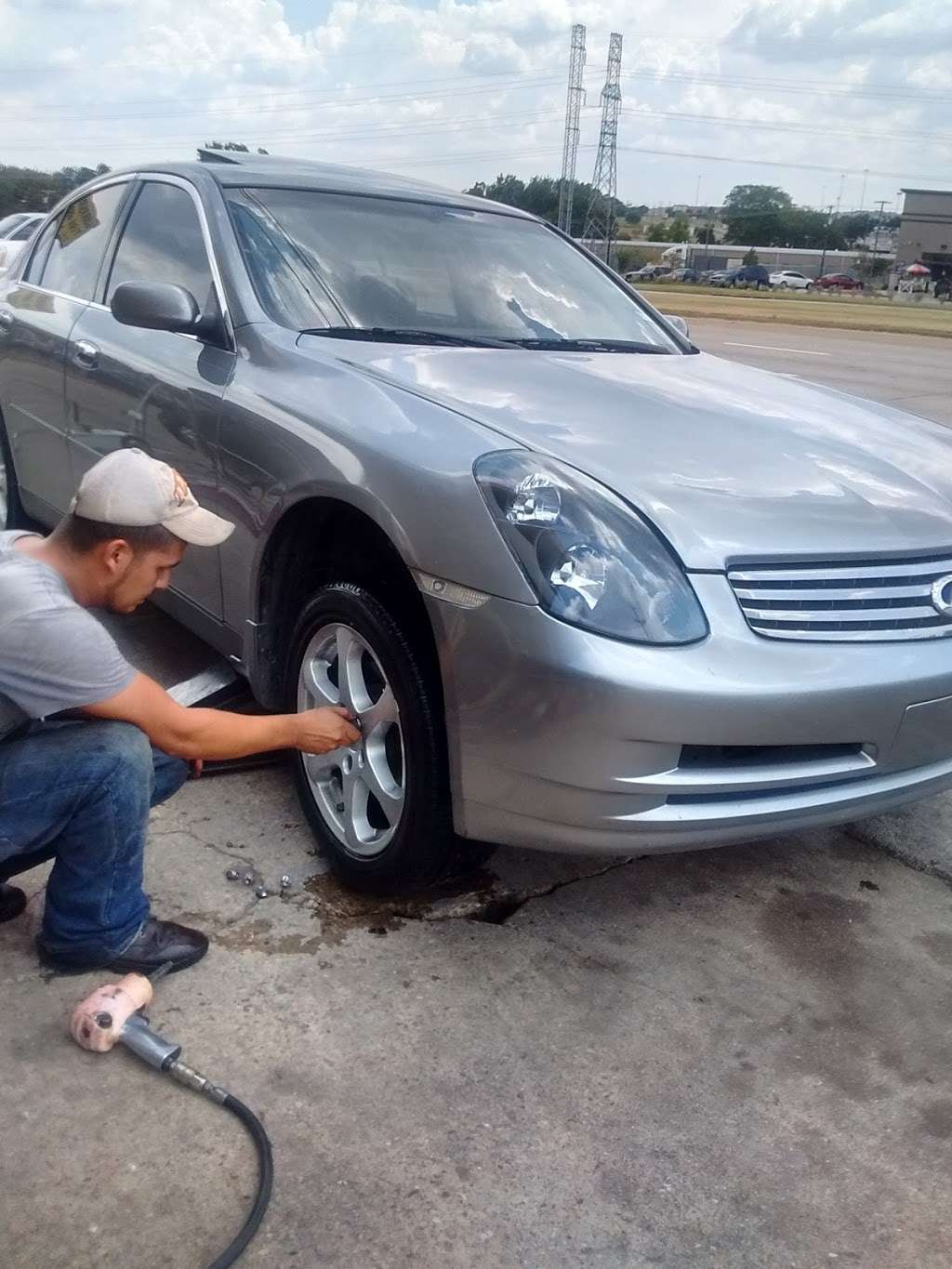 Guerreros Tire Shop | 2976 S Walton Walker Blvd # A, Dallas, TX 75211, USA | Phone: (214) 467-3753