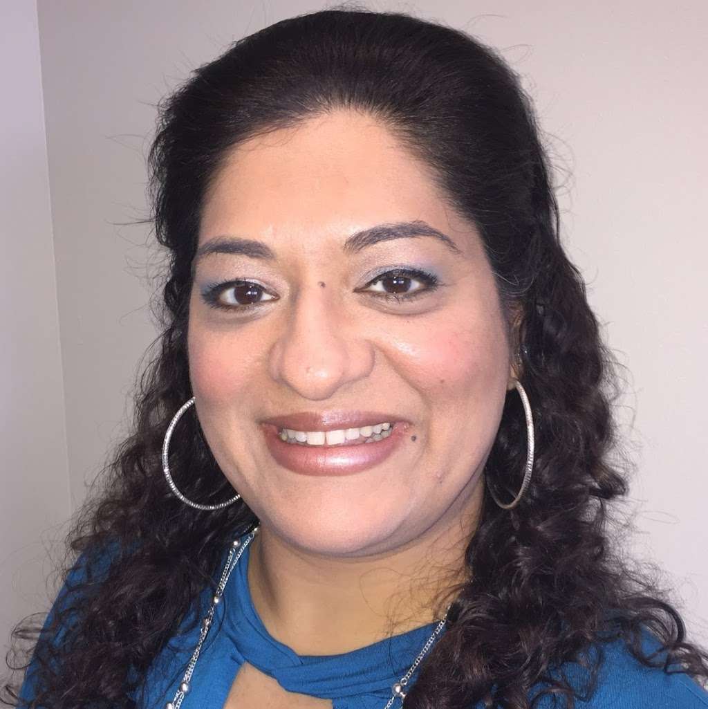 Dr Ruby Khanna, DC | 2430 Esplanade Dr b, Algonquin, IL 60102 | Phone: (224) 333-3424