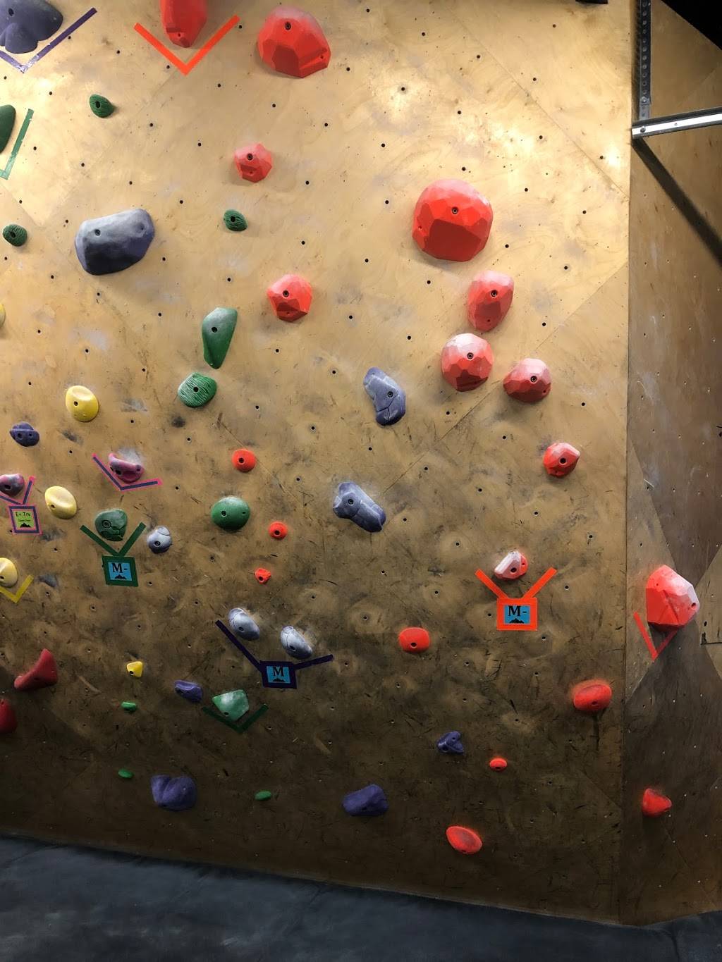 Denver Bouldering Club South | 4131 S Natches Ct Unit E Unit E, Sheridan, CO 80110, USA | Phone: (720) 638-2767