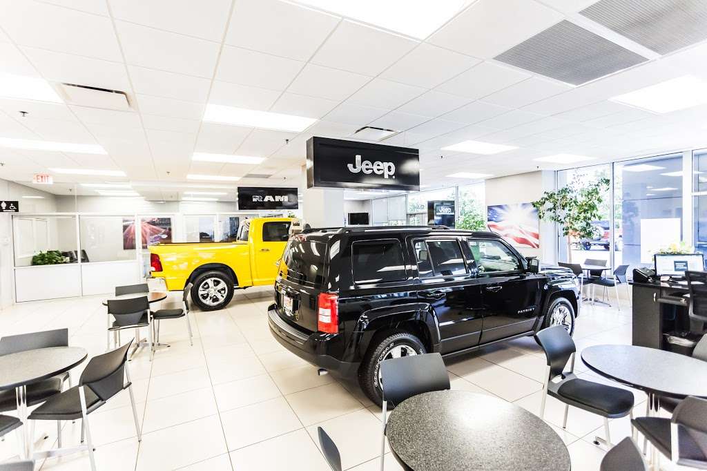 Gladstone Dodge Chrysler Jeep & Ram | 5610 N Oak Trafficway, Gladstone, MO 64118, USA | Phone: (816) 455-3500