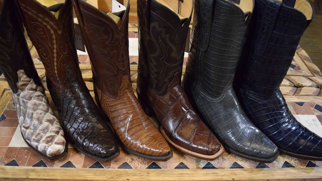 Skips Boots - Osteen, FL | 300 North State Road 415, Osteen, FL 32764, USA | Phone: (407) 321-1000