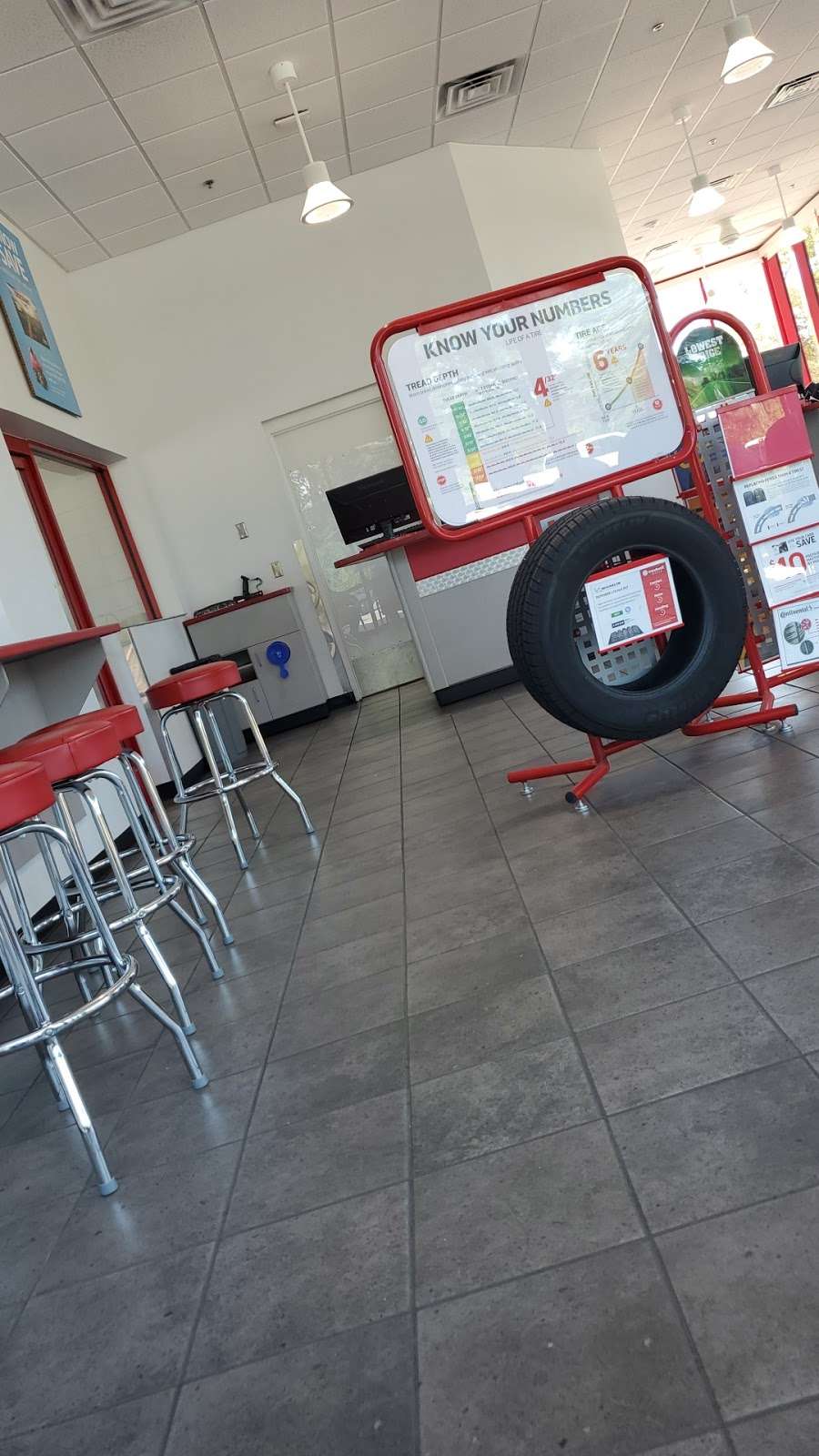 Discount Tire | 808 Dixie Dr, Clute, TX 77531, USA | Phone: (979) 258-7200