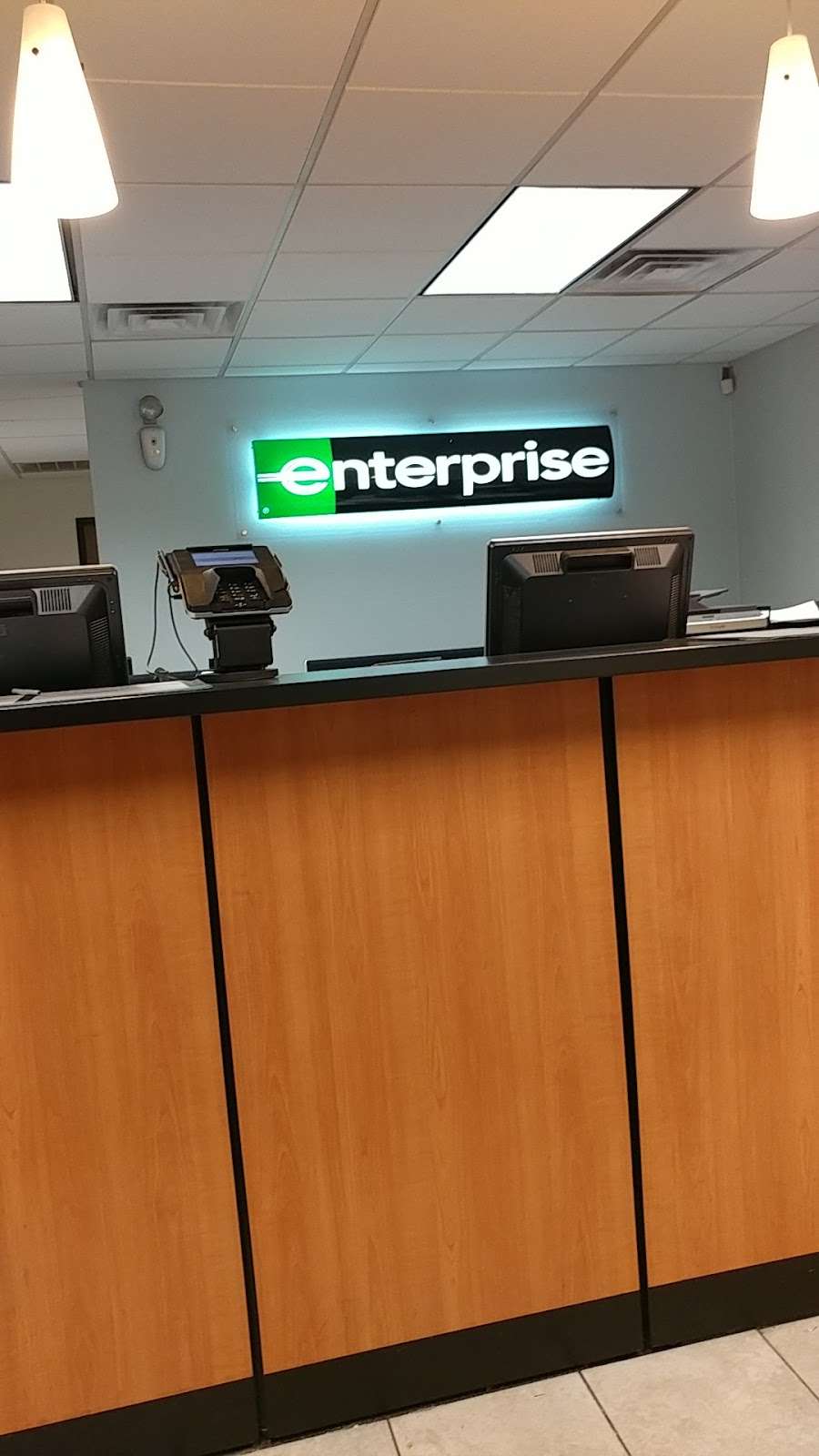 Enterprise Rent-A-Car | 9214 S Stony Island Ave, Chicago, IL 60617 | Phone: (773) 734-6400