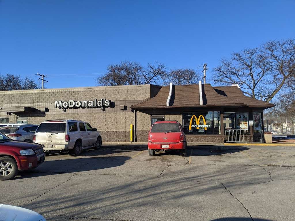 McDonalds | 920 W North Ave, Milwaukee, WI 53205 | Phone: (414) 374-6565