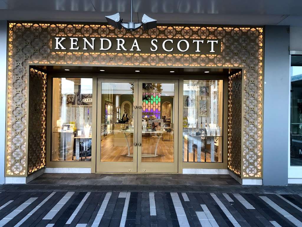 Kendra Scott | 167 Oakbrook Center, Oak Brook, IL 60523, USA | Phone: (630) 686-9110