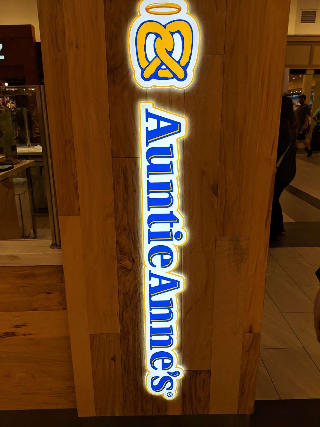 Auntie Annes | 8111 Concord Mills Boulevard Ste 745, Concord, NC 28027, USA | Phone: (704) 979-1202