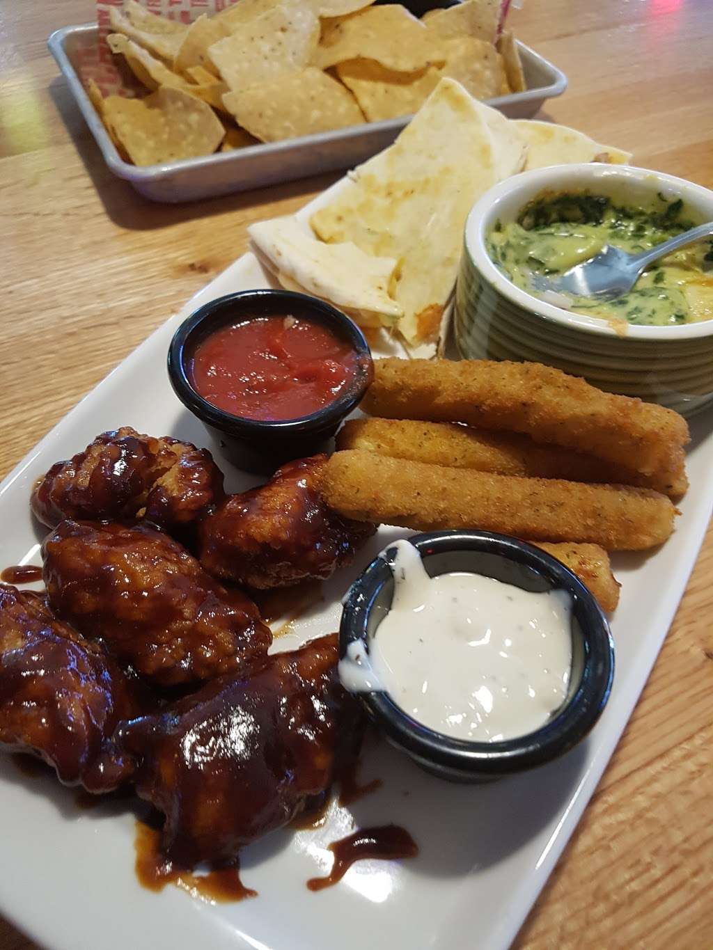 Applebees Grill + Bar | 2018 Burlington-Mount Holly Rd, Westampton, NJ 08060, USA | Phone: (609) 265-1616