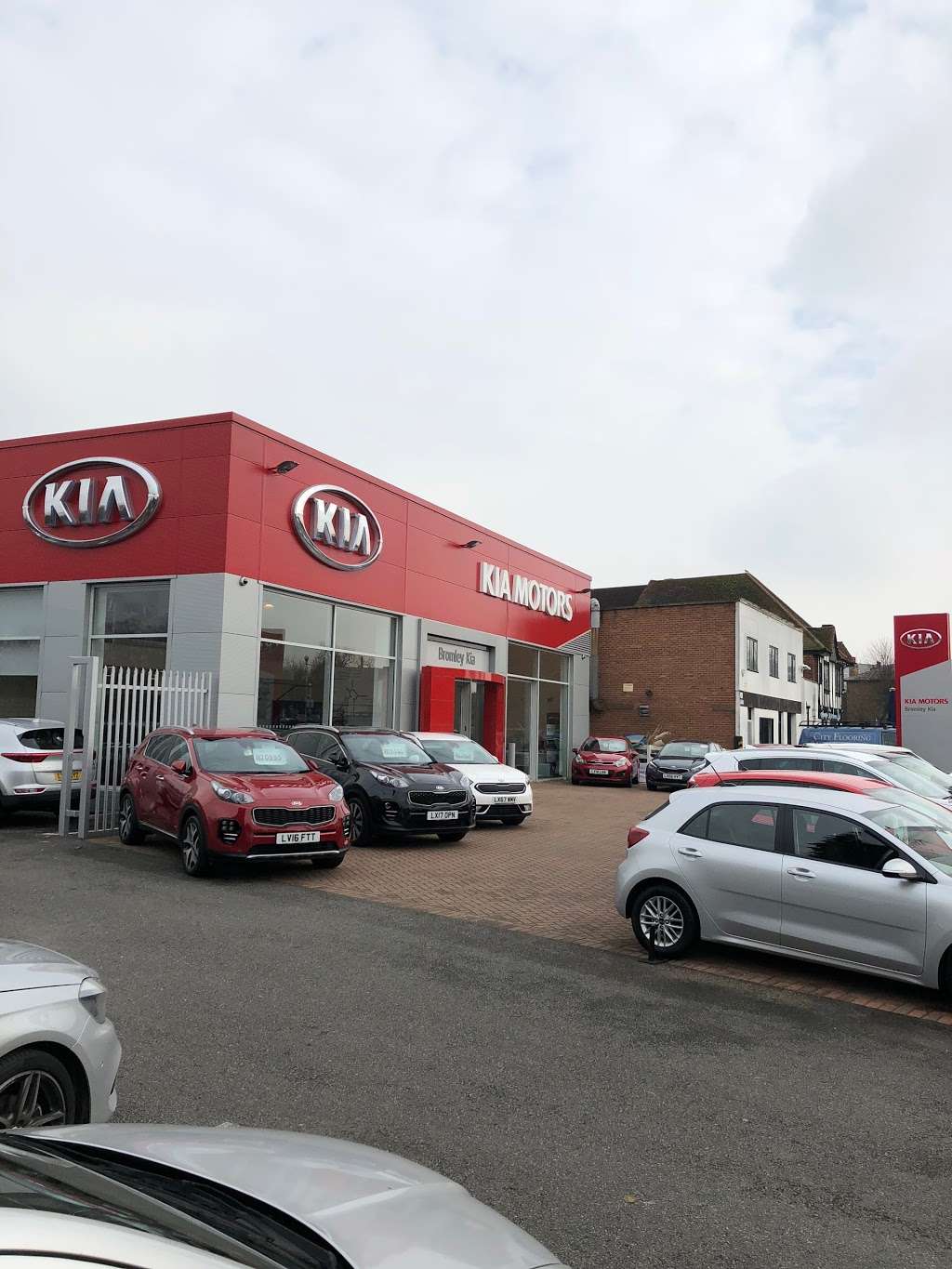 Bromley Kia Chinese Garage | 2a Stone Park Ave, Beckenham BR3 3LS, UK | Phone: 020 8662 6133