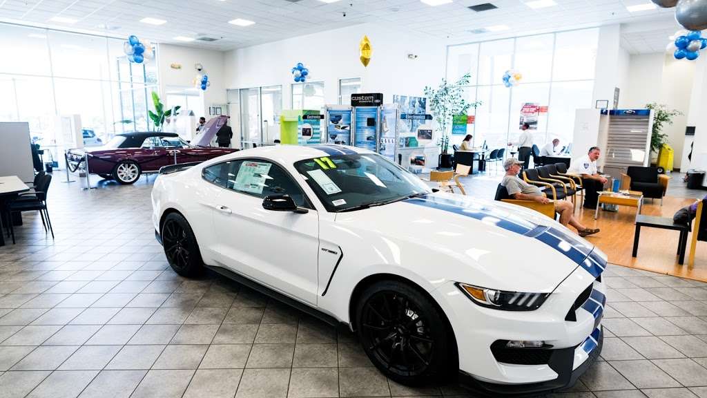 Lake Elsinore Ford | 31500 Auto Center Dr, Lake Elsinore, CA 92530, USA | Phone: (951) 471-4100