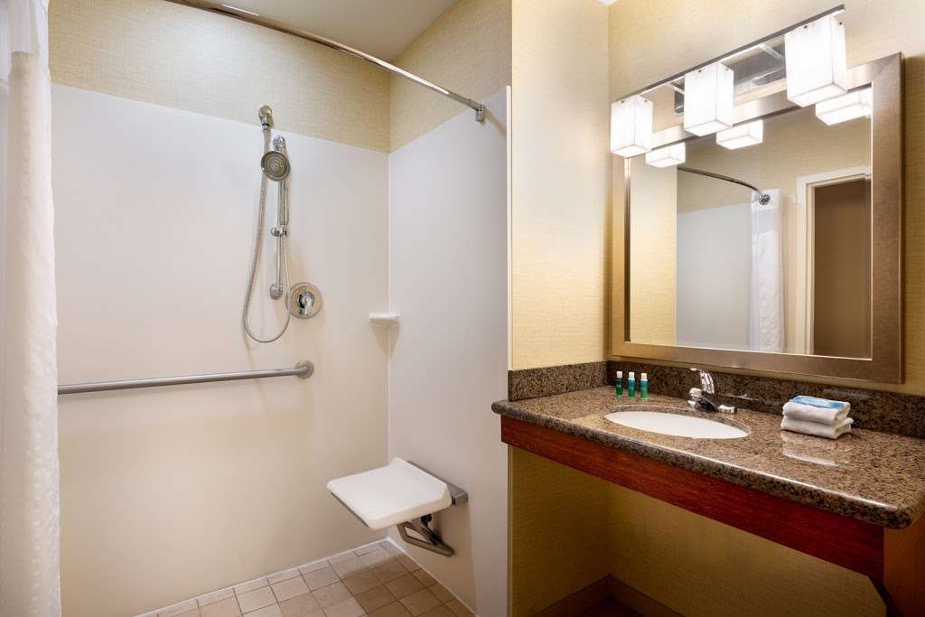 Holiday Inn Express & Suites Denver Airport | 6910 Tower Rd, Denver, CO 80249, USA | Phone: (303) 373-4100