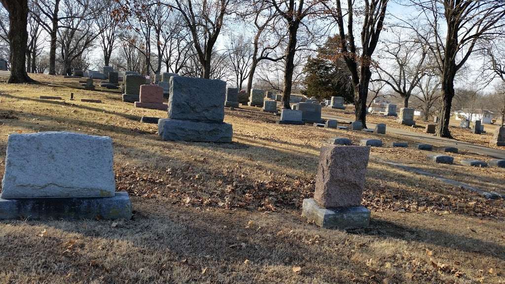 Englewood Cemetery | 1804 E Ohio St, Clinton, MO 64735, USA | Phone: (660) 885-8616