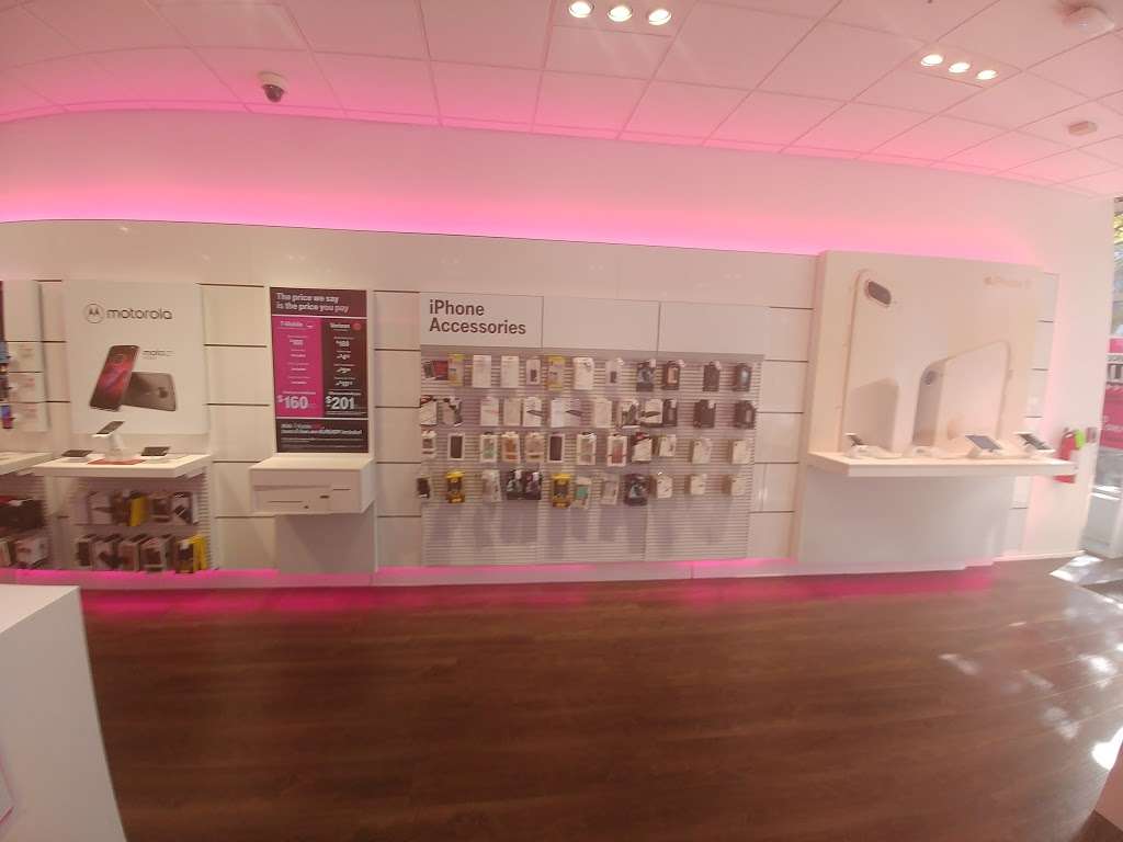 T-Mobile | 2863 Clarendon Blvd, Arlington, VA 22201, USA | Phone: (703) 243-7231