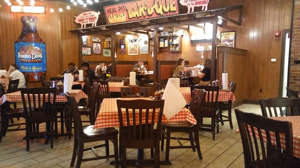 Famous Daves Bar-B-Que | 100 W Main St, Christiana, DE 19702, USA | Phone: (302) 737-0300