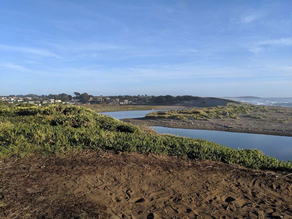 Salmon Creek Beach Access Parking Lot | 116 Bean Ave, Bodega Bay, CA 94923, USA