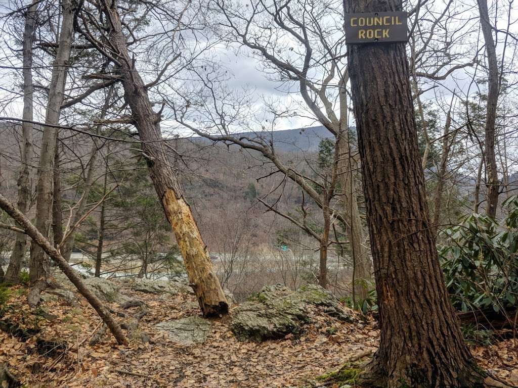 Mt. Minsi - Appalachian Trail Parking | Lake Rd, Bangor, PA 18013, USA