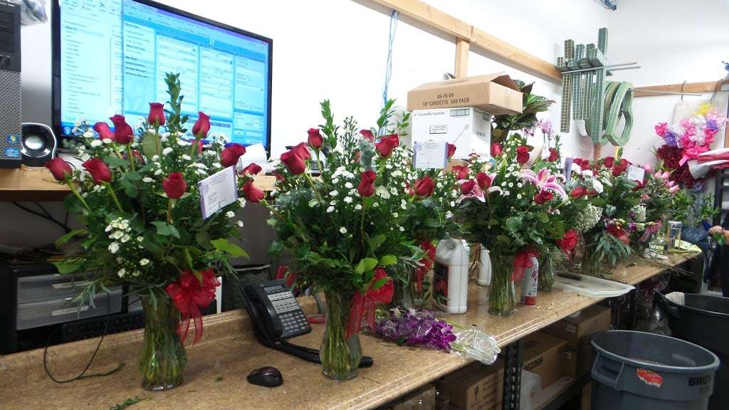 Lanells Flowers & Gifts | 8441 C E King Pkwy, Houston, TX 77044, USA | Phone: (281) 458-3688