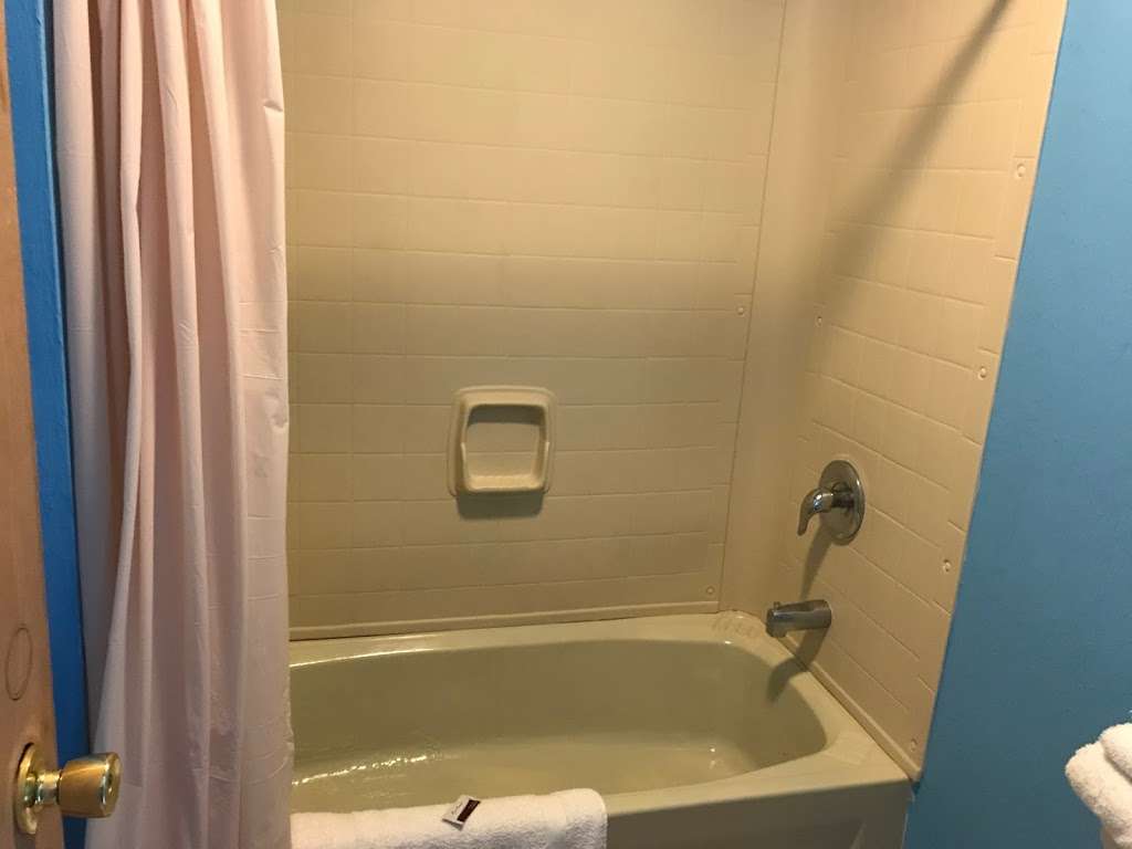 Jacuzzi Inn | 9330, 4909 Knights Way, Indianapolis, IN 46217 | Phone: (317) 788-0125