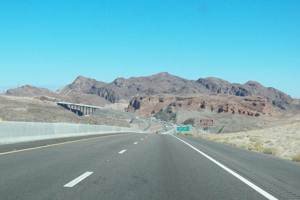 Arizona Hot Spring Parking / Liberty Bell Arch Parking / White R | US-93, Willow Beach, AZ 86445, USA