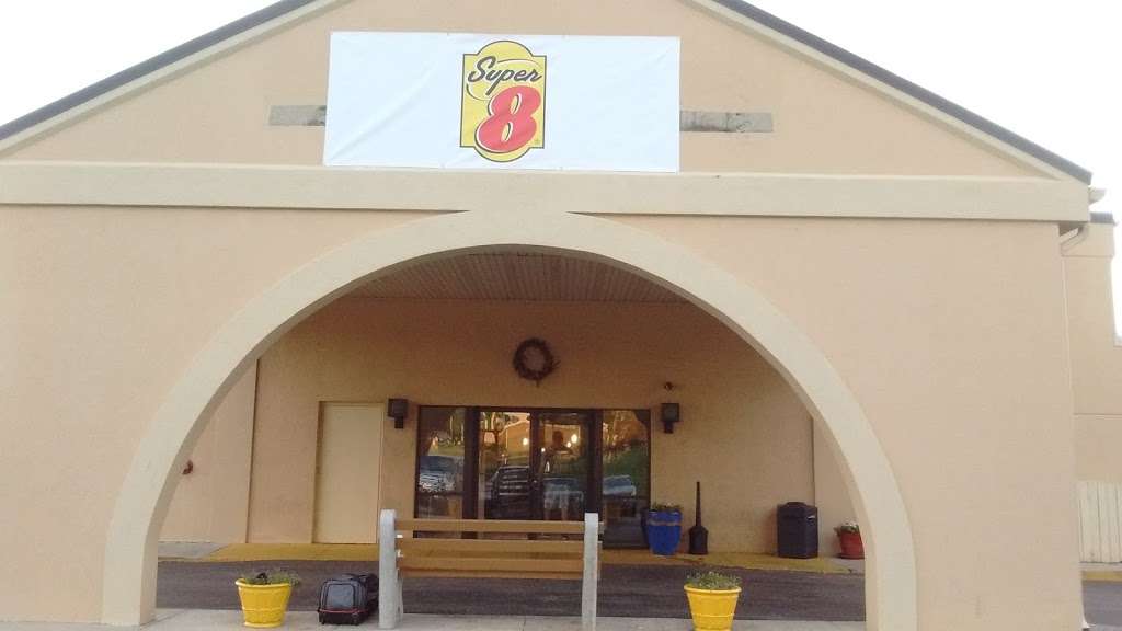 Super 8 by Wyndham Chambersburg I-81 | 3301 Black Gap Rd, Chambersburg, PA 17202, USA | Phone: (717) 977-4288