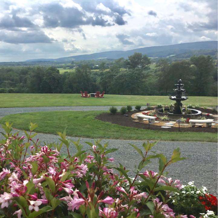 Hidden View Bed & Breakfast, LLC. | 36474 Charles Town Pike, Purcellville, VA 20132, USA | Phone: (703) 669-9306