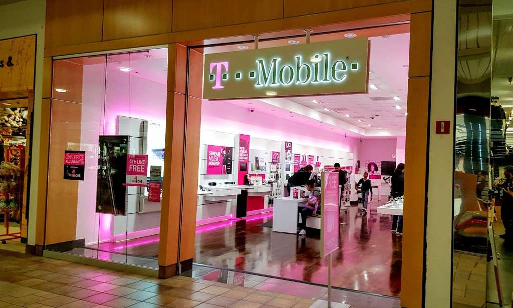 T-Mobile | 6020 E 82nd St Ste 312, Indianapolis, IN 46250 | Phone: (317) 578-2386