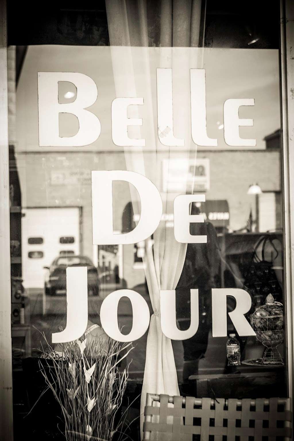 Belle De Jour Salon | 108 Stephen St, Lemont, IL 60439, USA | Phone: (630) 257-6199