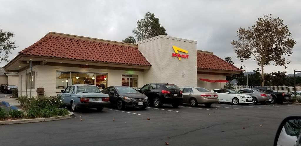 In-N-Out Burger | 2600 Stearns St, Simi Valley, CA 93063, USA | Phone: (800) 786-1000