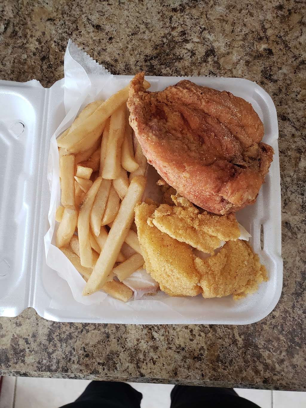 Momos Fish And Chicken Subs | 7416 Windsor Mill Rd, Windsor Mill, MD 21244 | Phone: (443) 405-7711