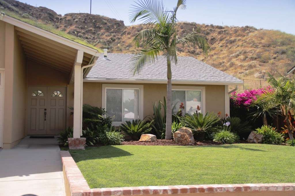 Angels on Tracy - Embracing Seniors | 729 N Muirfield Ave, Simi Valley, CA 93065, USA | Phone: (805) 404-5201