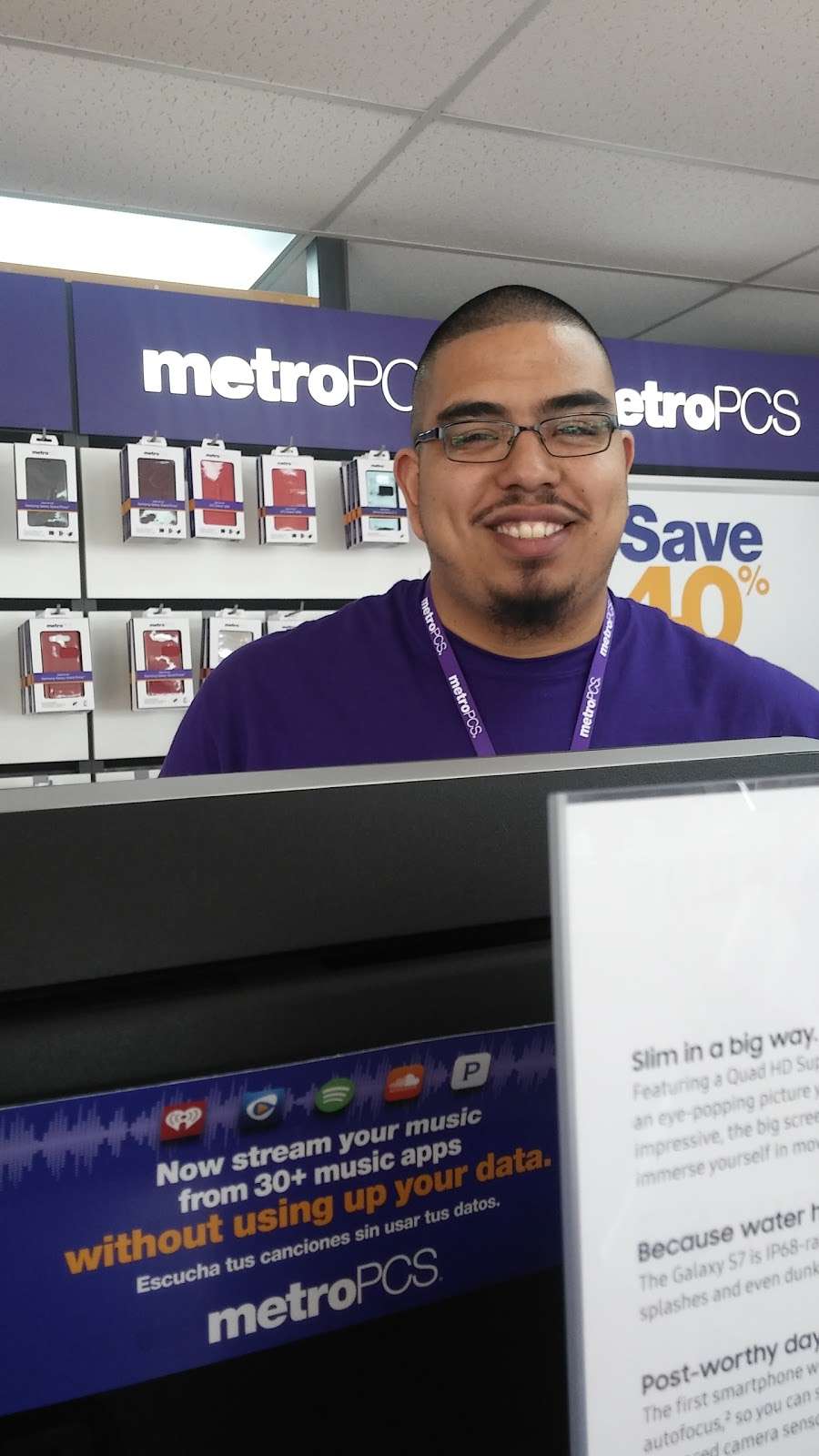 Metro by T-Mobile | 465 New Laredo Hwy, San Antonio, TX 78211, USA | Phone: (210) 924-6550