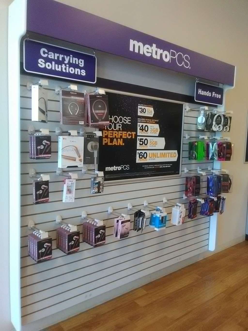 Metro by T-Mobile | 7101 E Colonial Dr, Orlando, FL 32807, USA | Phone: (407) 730-3408