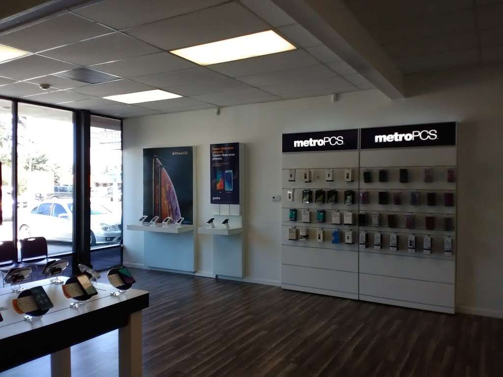 Metro by T-Mobile | 4562 FM 1960, Humble, TX 77346 | Phone: (832) 644-1217